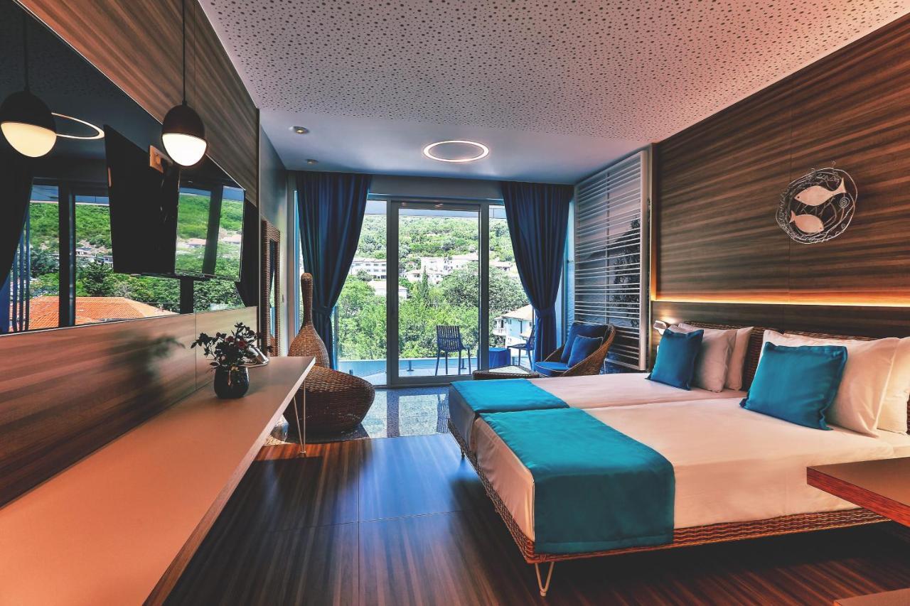 Carine Hotel Kumbor Superior Херцег Нови Екстериор снимка