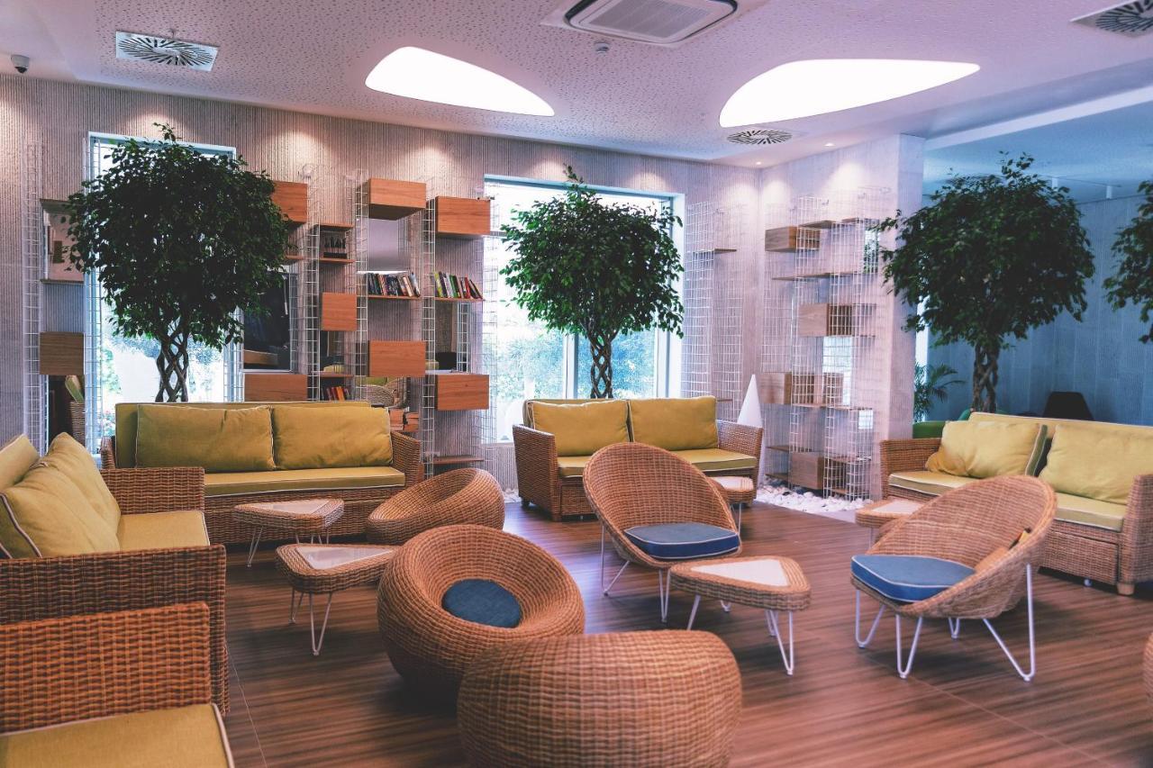 Carine Hotel Kumbor Superior Херцег Нови Екстериор снимка