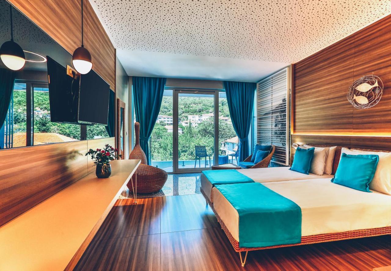 Carine Hotel Kumbor Superior Херцег Нови Екстериор снимка