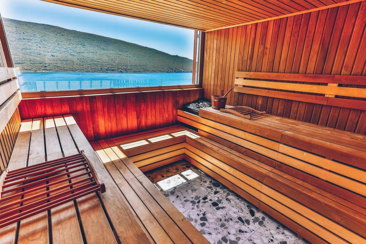 Carine Hotel Kumbor Superior Херцег Нови Екстериор снимка