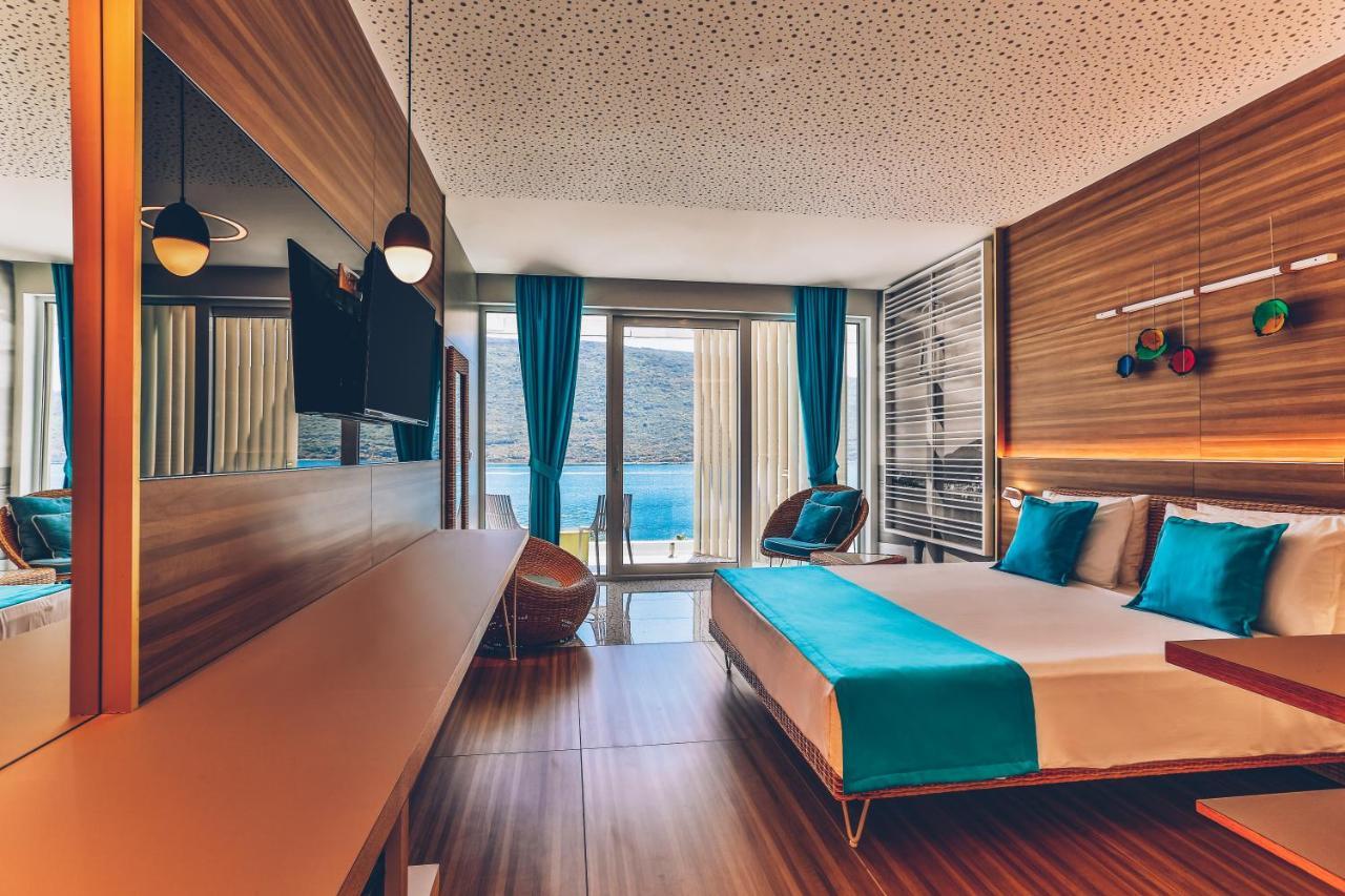 Carine Hotel Kumbor Superior Херцег Нови Екстериор снимка