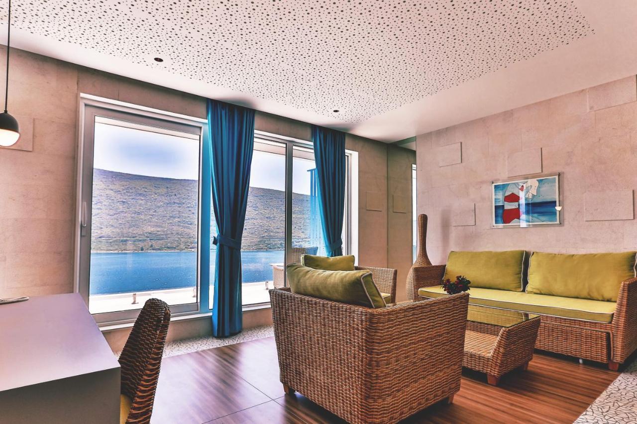 Carine Hotel Kumbor Superior Херцег Нови Екстериор снимка