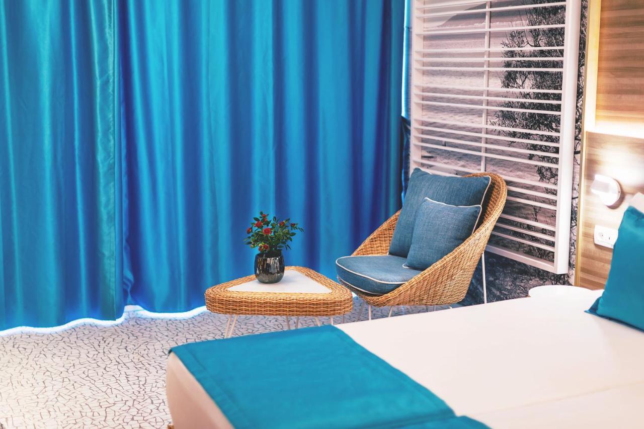 Carine Hotel Kumbor Superior Херцег Нови Екстериор снимка