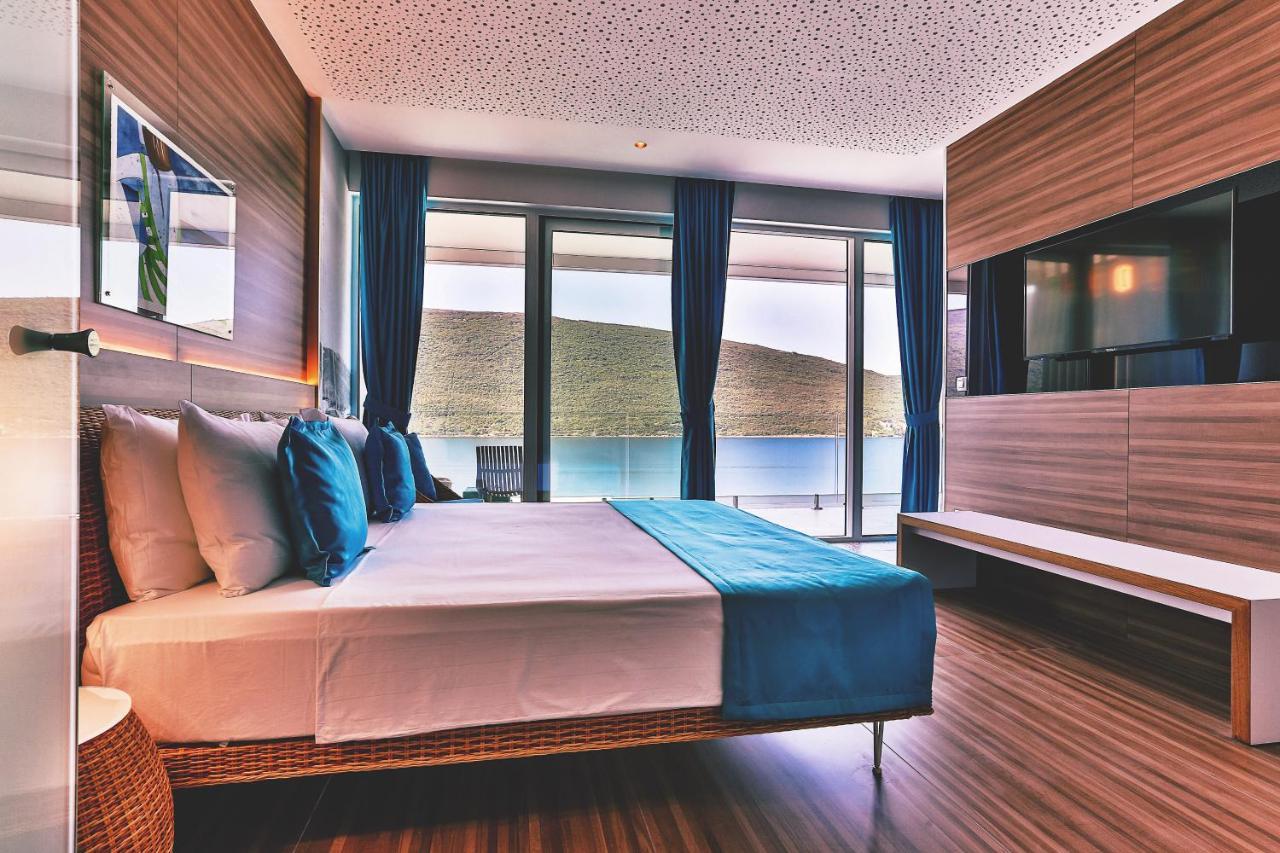 Carine Hotel Kumbor Superior Херцег Нови Екстериор снимка