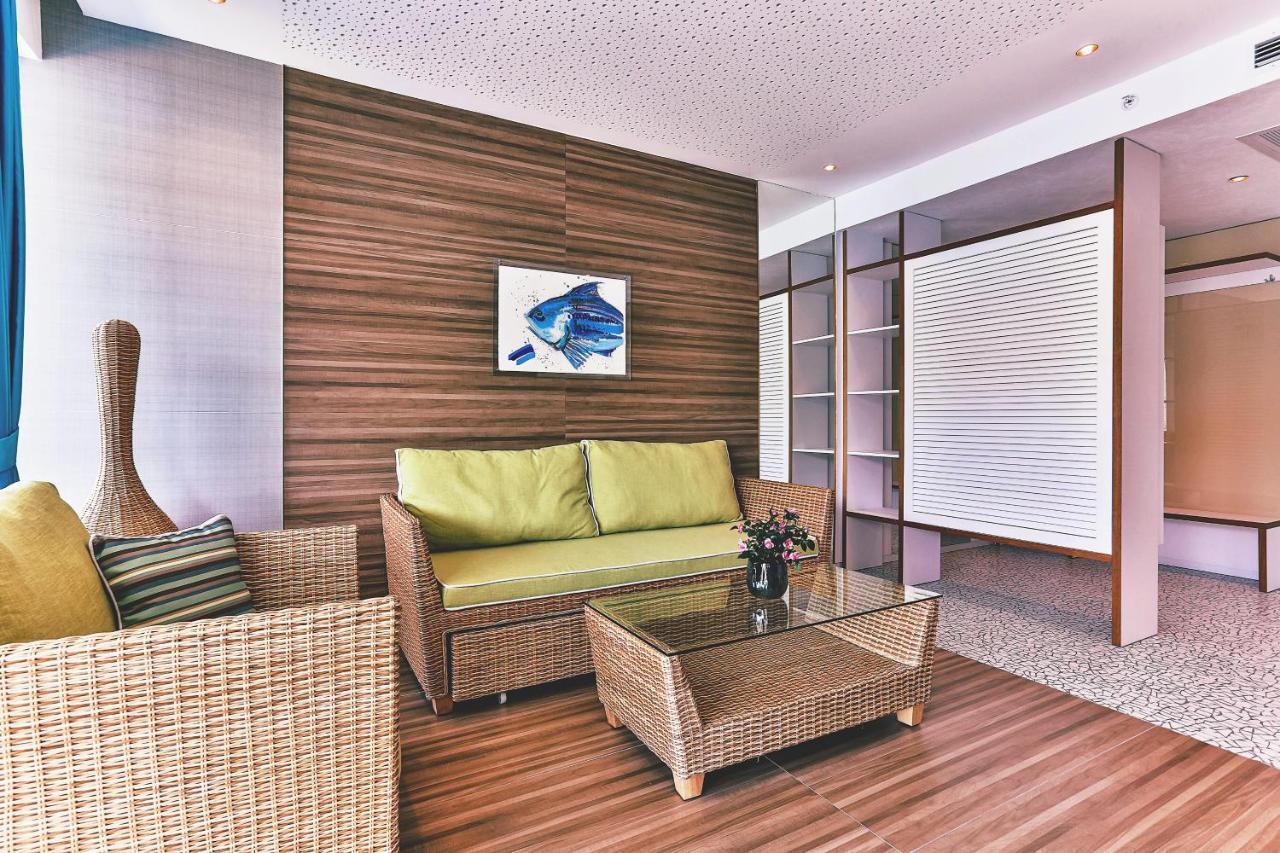 Carine Hotel Kumbor Superior Херцег Нови Екстериор снимка