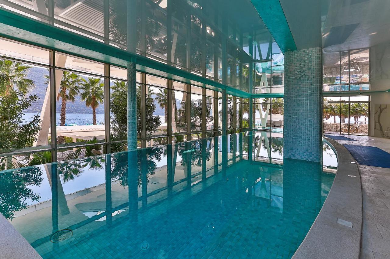 Carine Hotel Kumbor Superior Херцег Нови Екстериор снимка