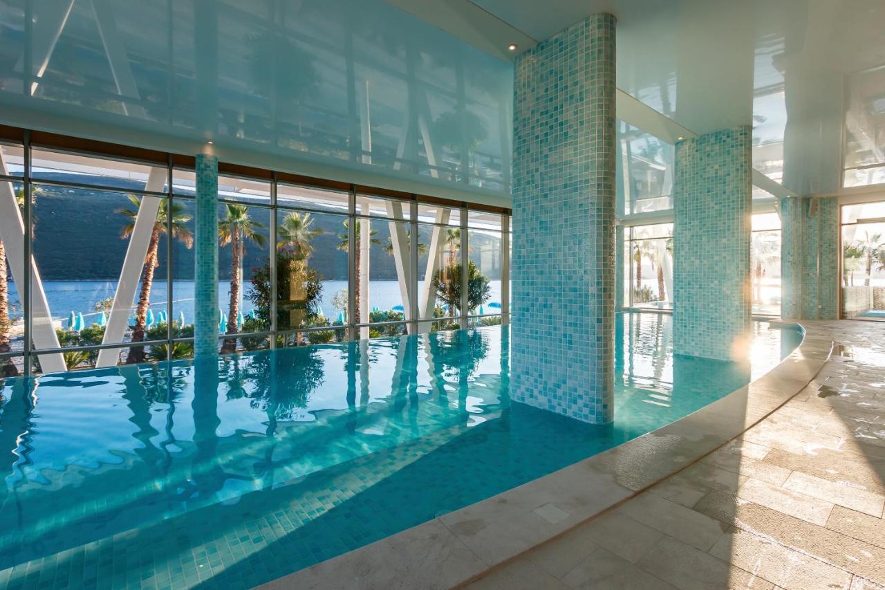 Carine Hotel Kumbor Superior Херцег Нови Екстериор снимка