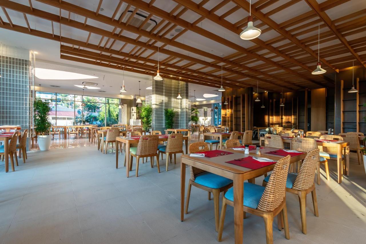 Carine Hotel Kumbor Superior Херцег Нови Екстериор снимка