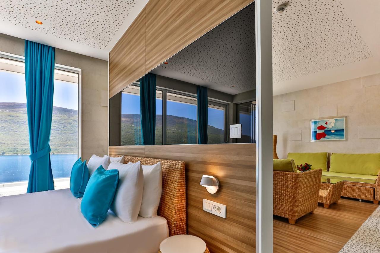 Carine Hotel Kumbor Superior Херцег Нови Екстериор снимка