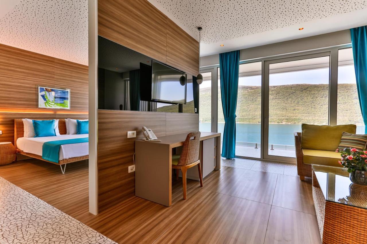 Carine Hotel Kumbor Superior Херцег Нови Екстериор снимка