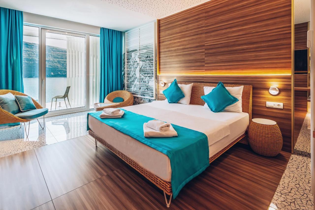 Carine Hotel Kumbor Superior Херцег Нови Екстериор снимка