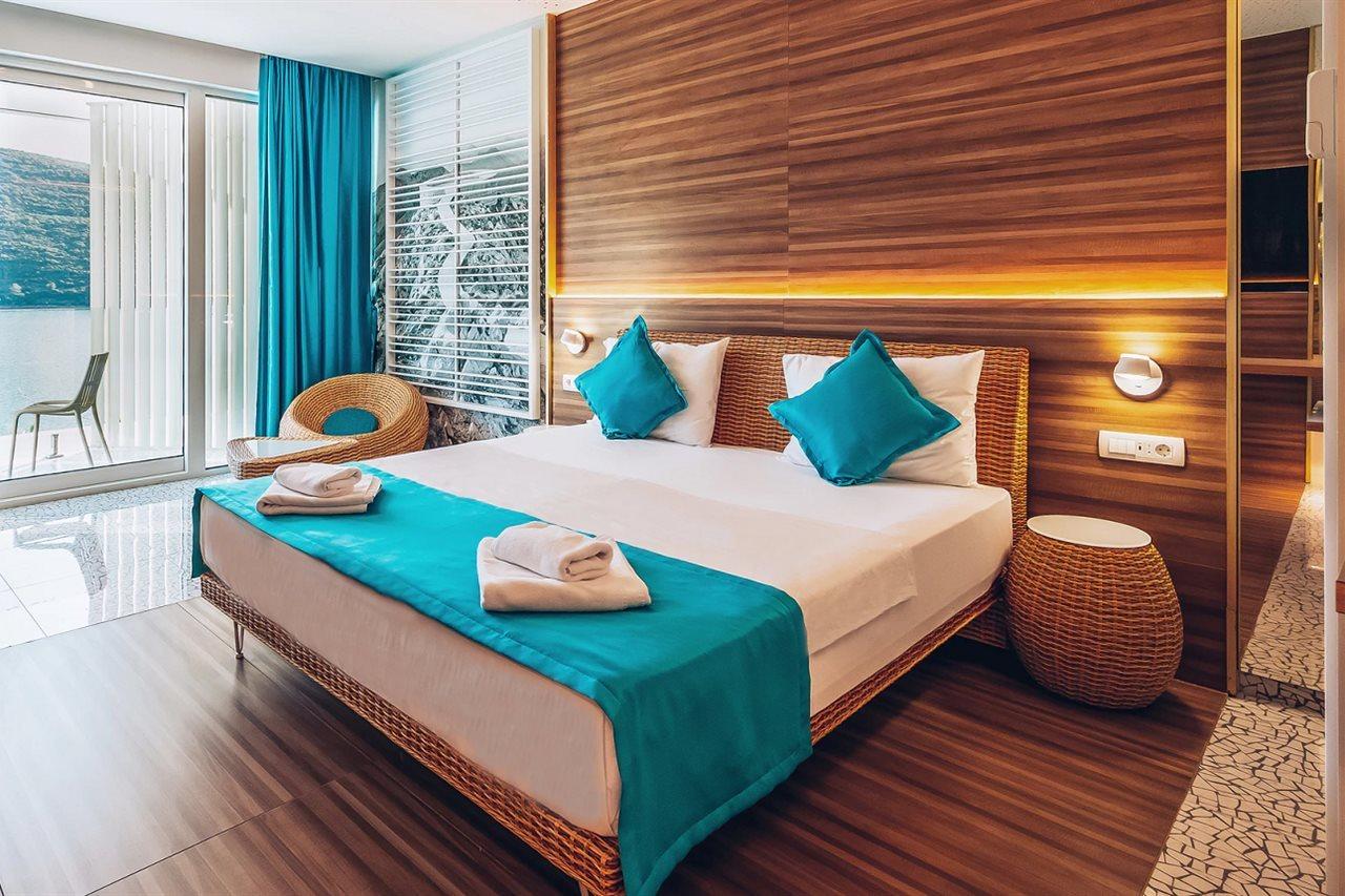 Carine Hotel Kumbor Superior Херцег Нови Екстериор снимка