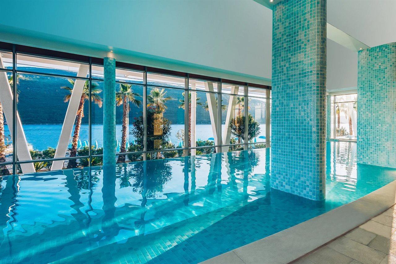 Carine Hotel Kumbor Superior Херцег Нови Екстериор снимка